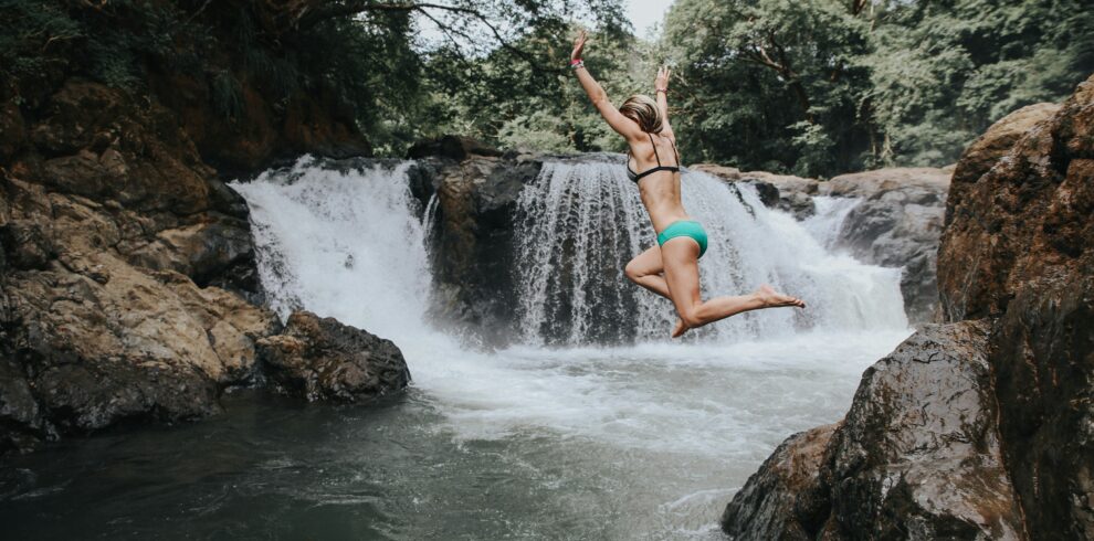 Cliff Jumping acti